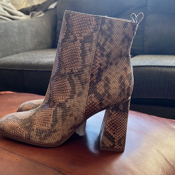 Circus by Sam Edelman Faux Snakeskin boot - Picture 3 of 5